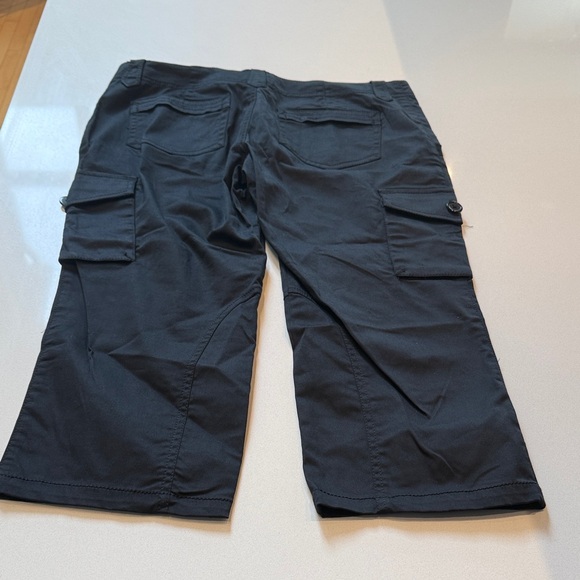 The Limited The Drew Fit Women's Black Cargo Cropped Capris, Size 10 - Picture 4 of 9